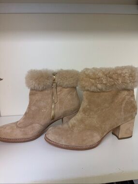 NWT bill blass Beige Suede Shearling Cuff Ankle Boots